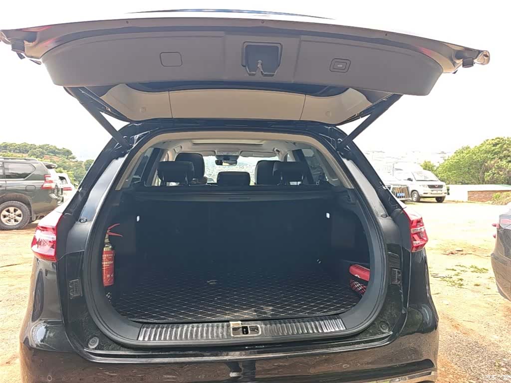 Hongqi HS5, 2023 18