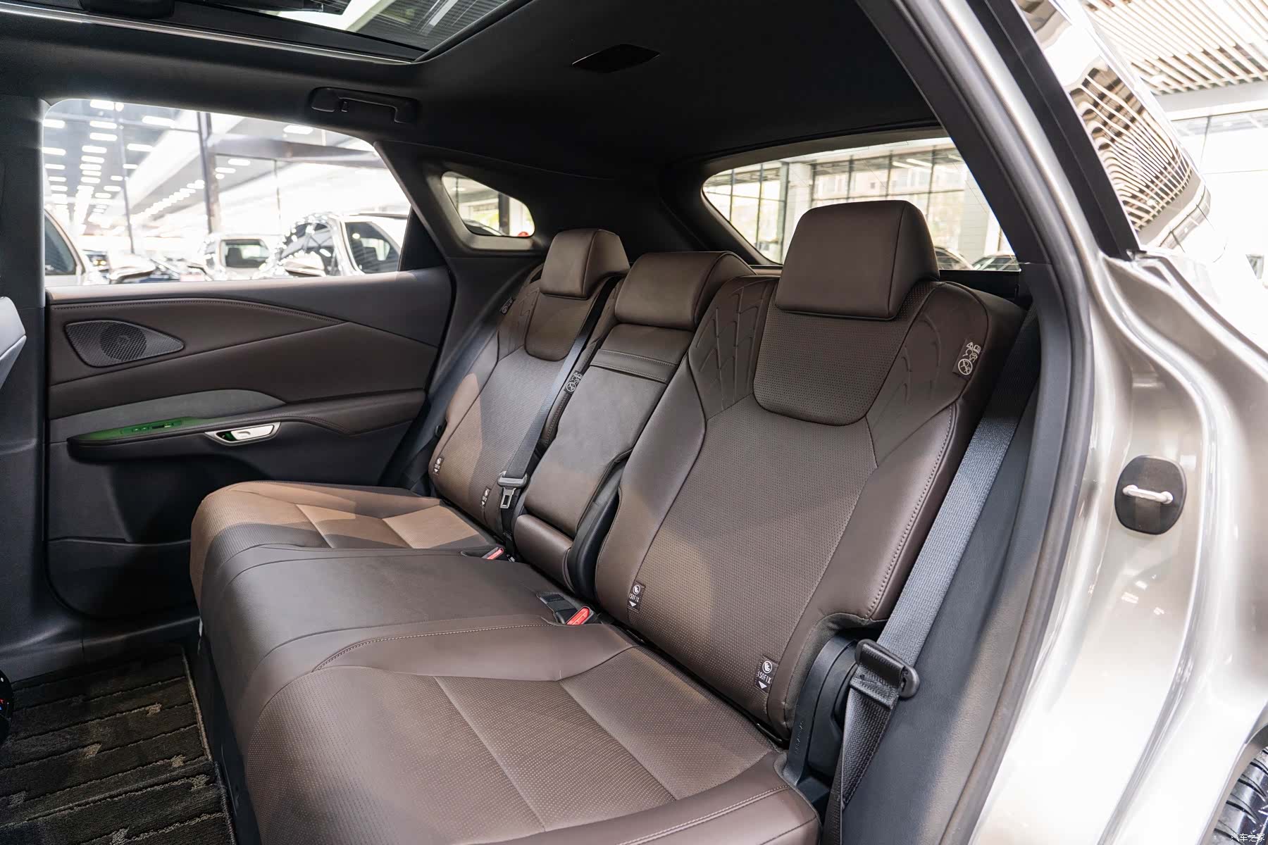 Lexus RX, 2025 12