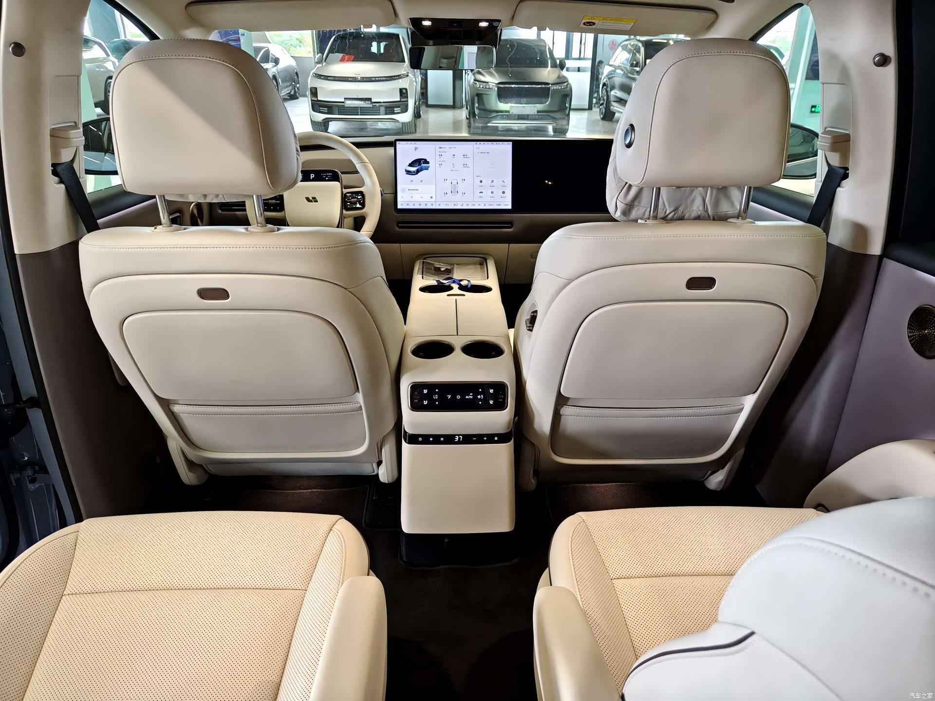 Li Auto i8, 2025 11