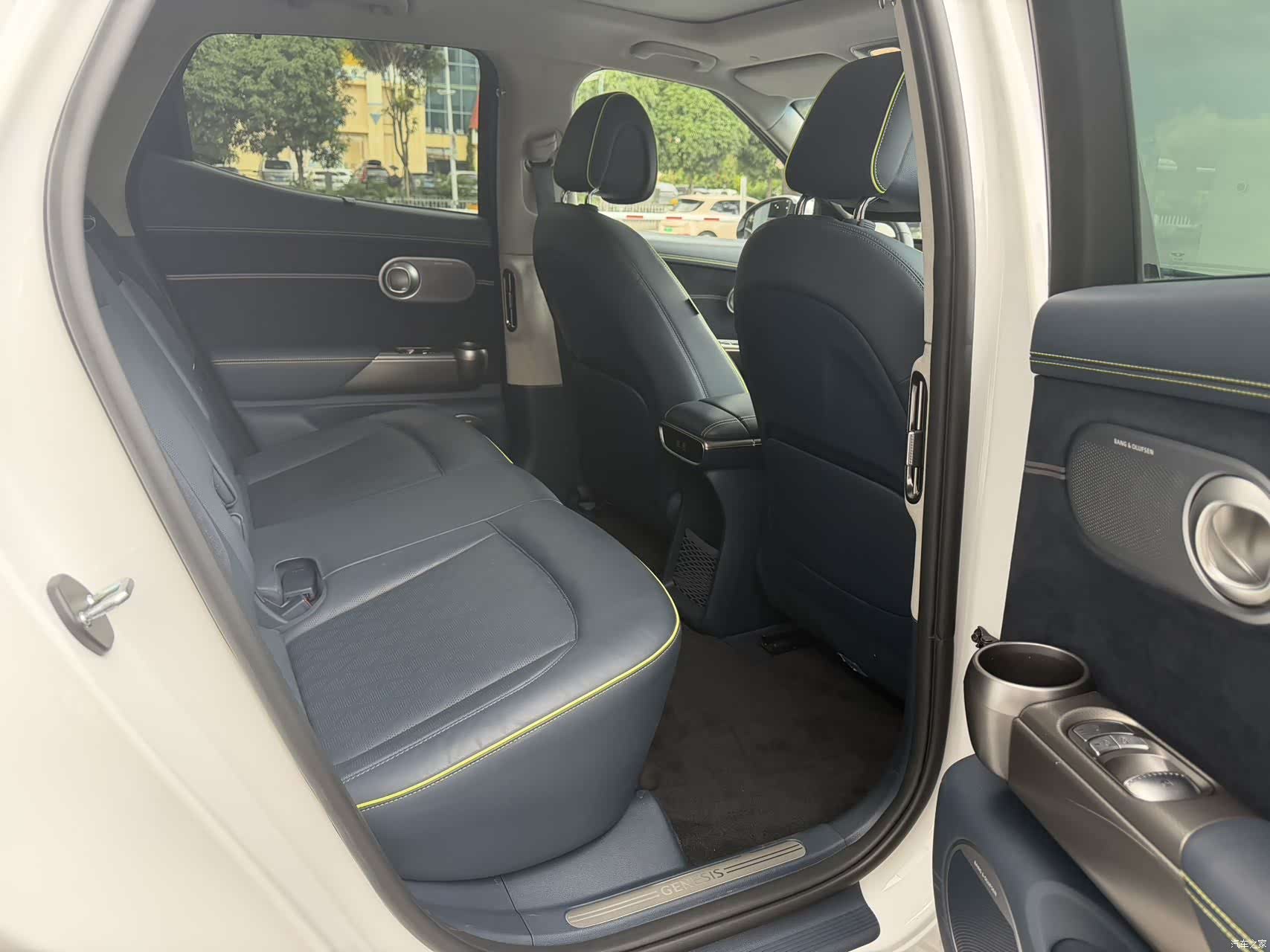 Genesis GV60, 2023 12