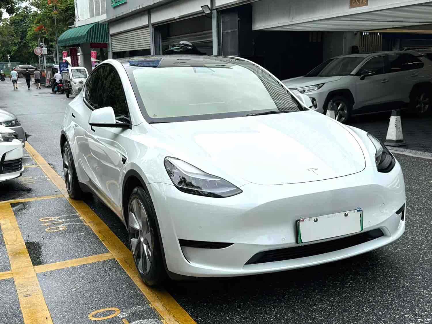 Tesla Model Y, 2022 3