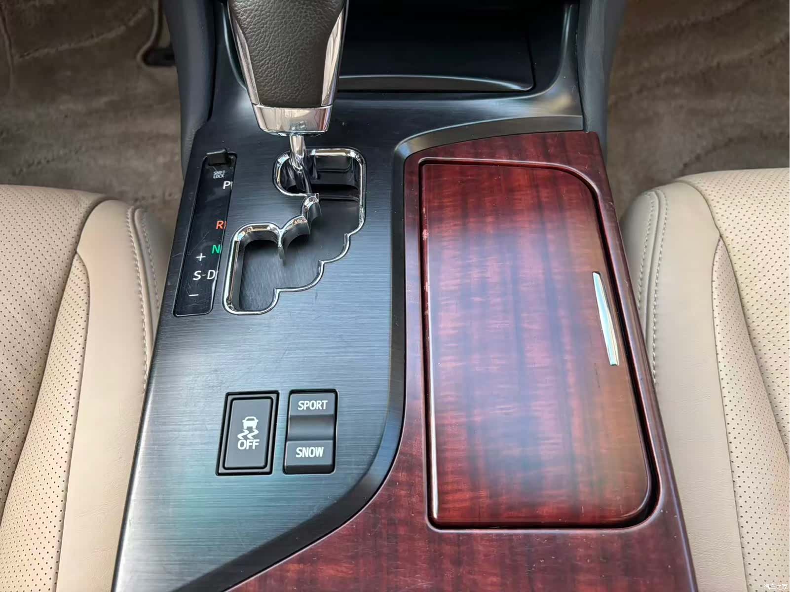 Toyota Crown, 2012 10