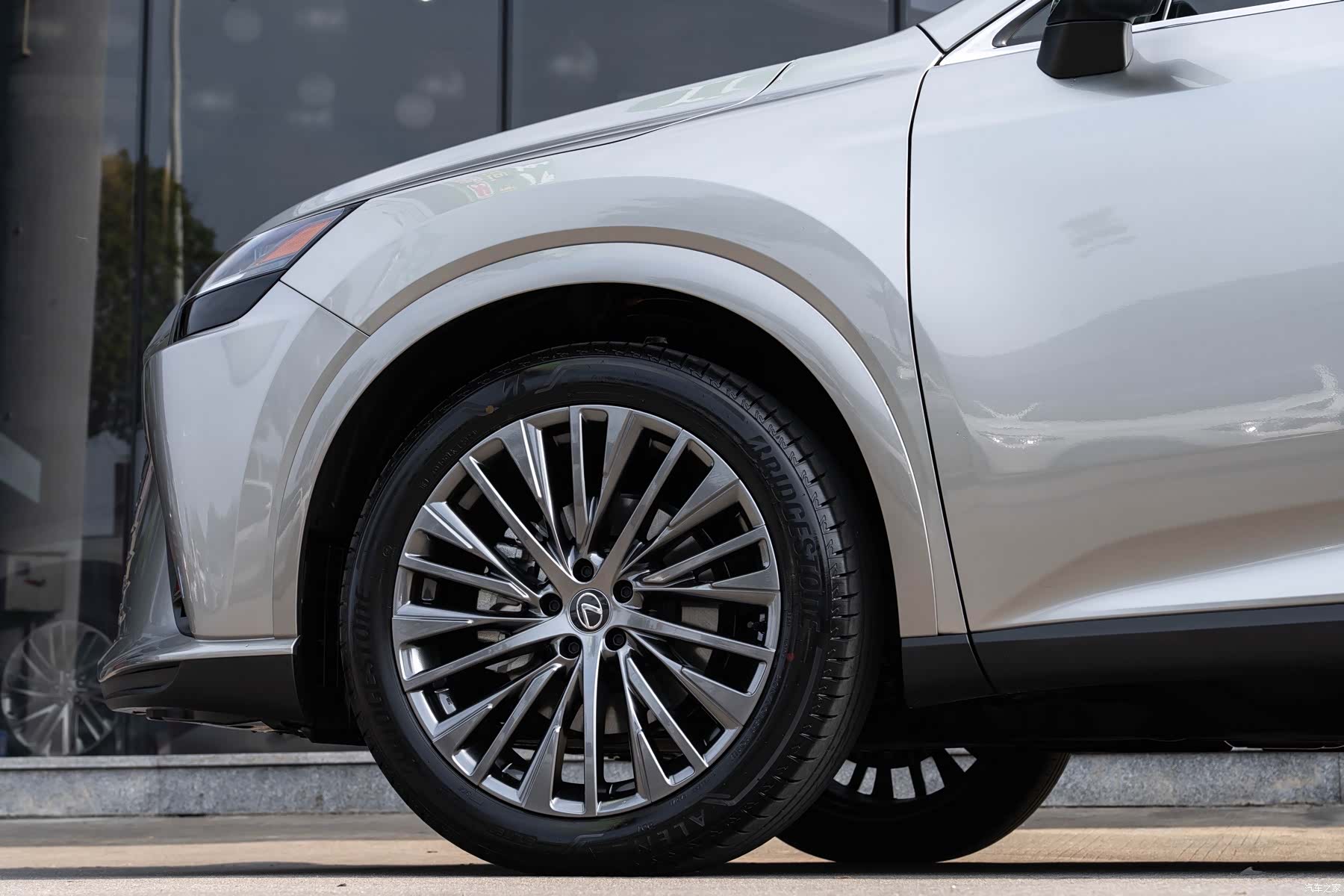 Lexus RX, 2025 8