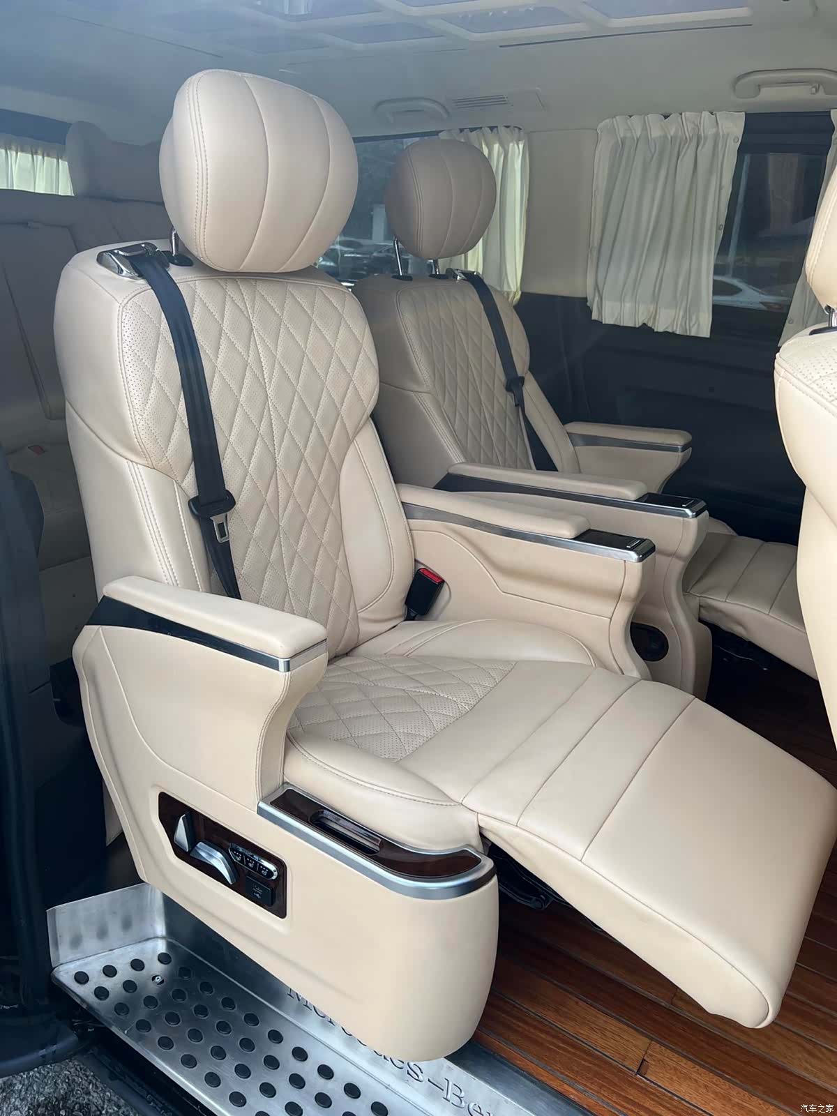 Mercedes-Benz 7, 2021 16