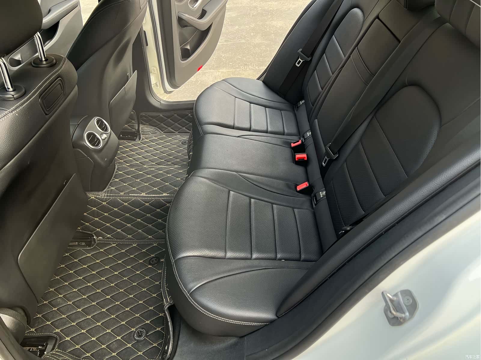 Mercedes-Benz C-Class, 2017 13