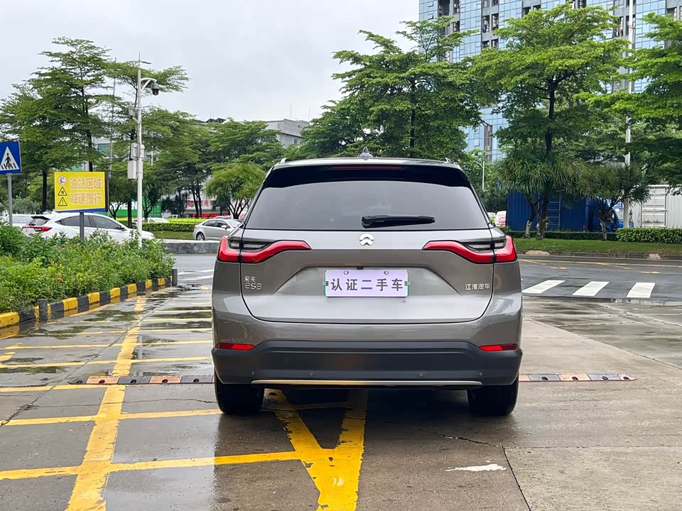 NIO ES8
