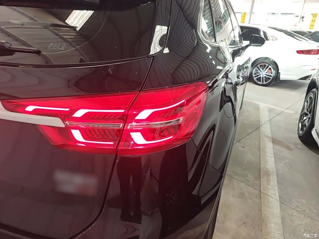 Hongqi HS5, 2023 8