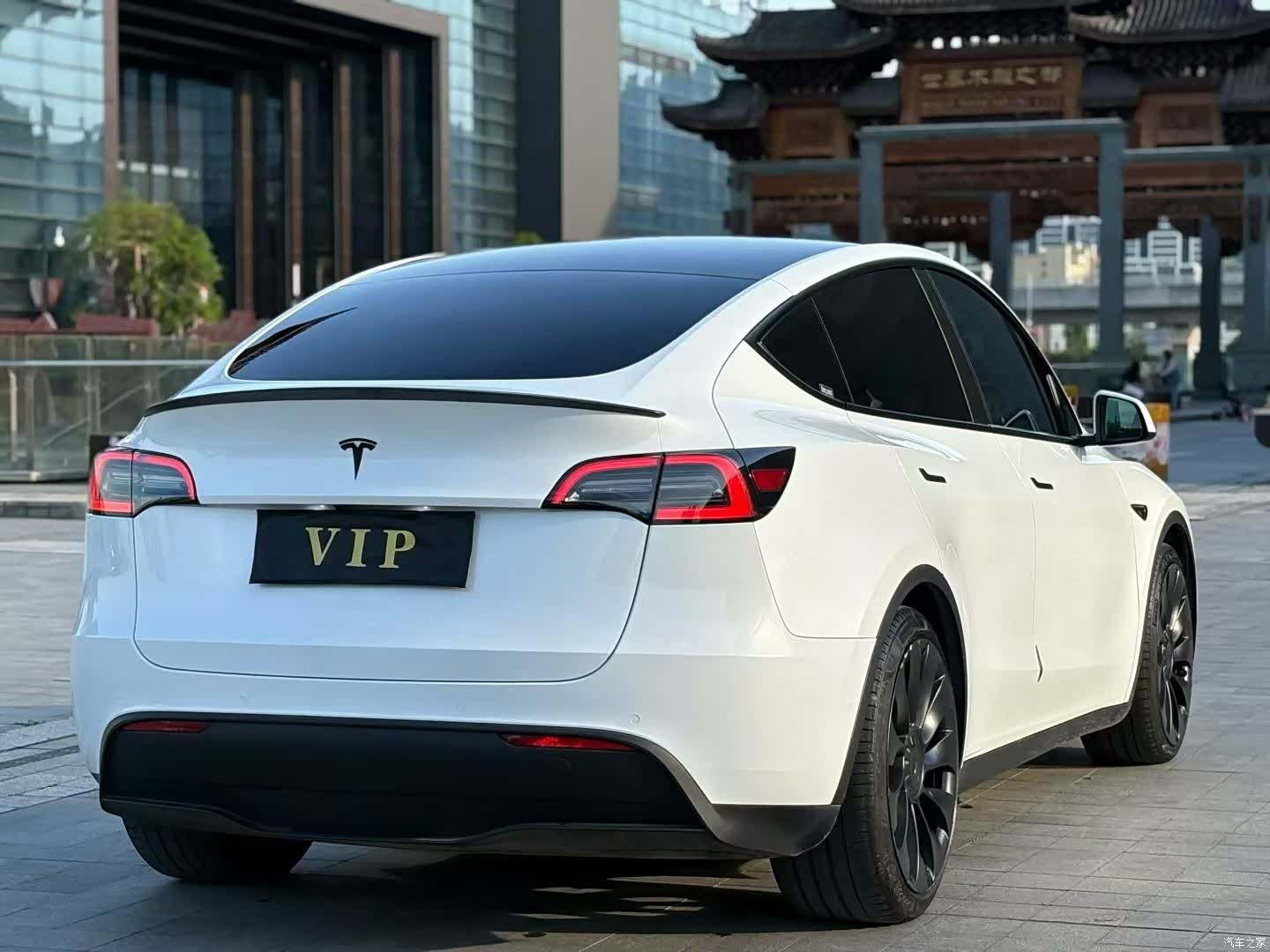 Tesla Model Y, 2022 все фото