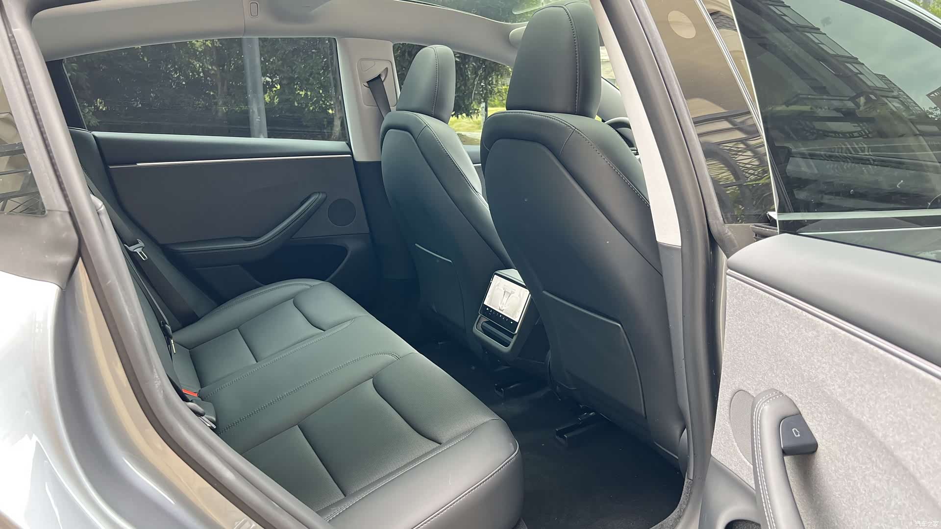 Tesla Model 3, 2026 15
