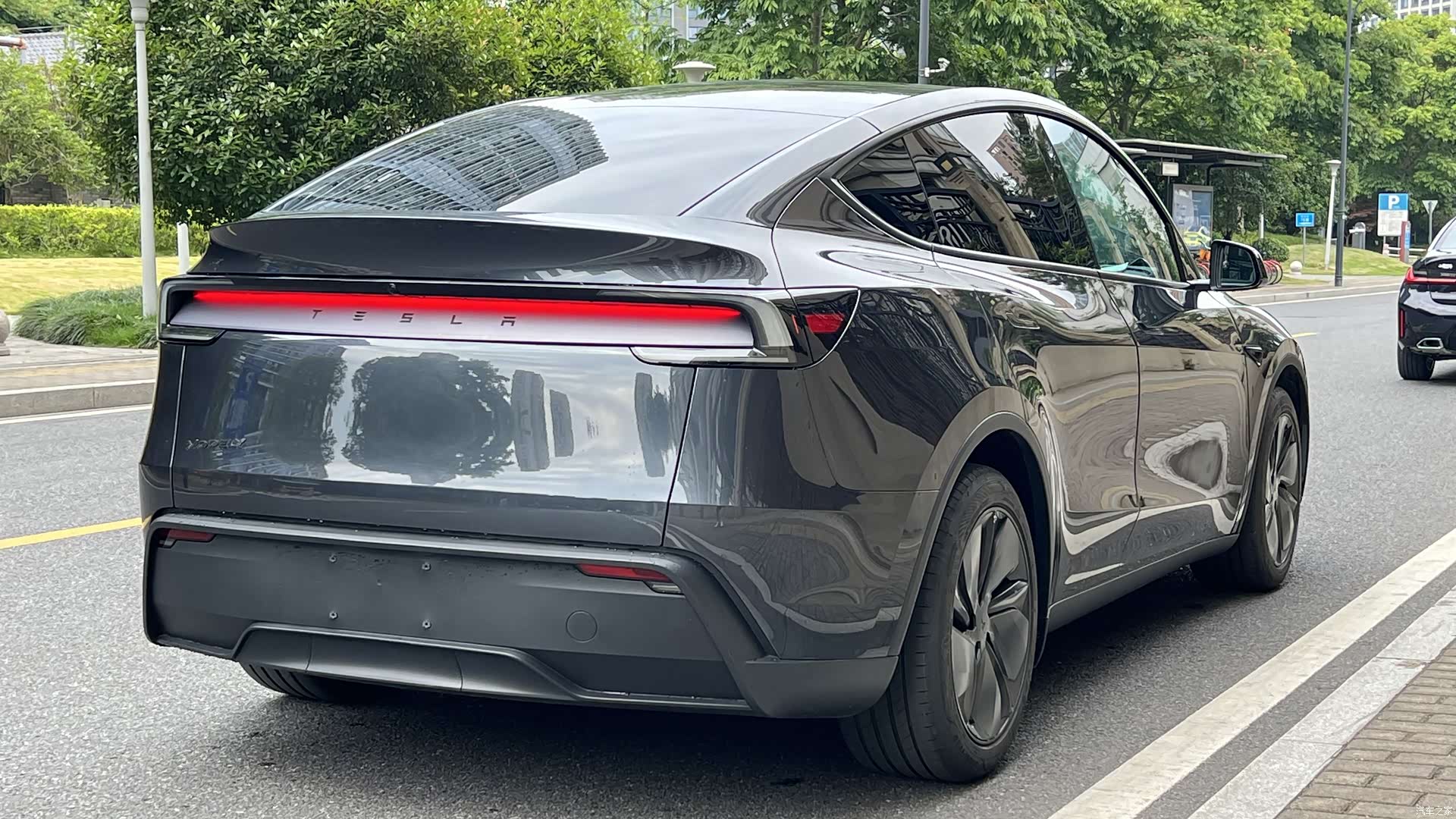 Tesla Model Y, 2025 6