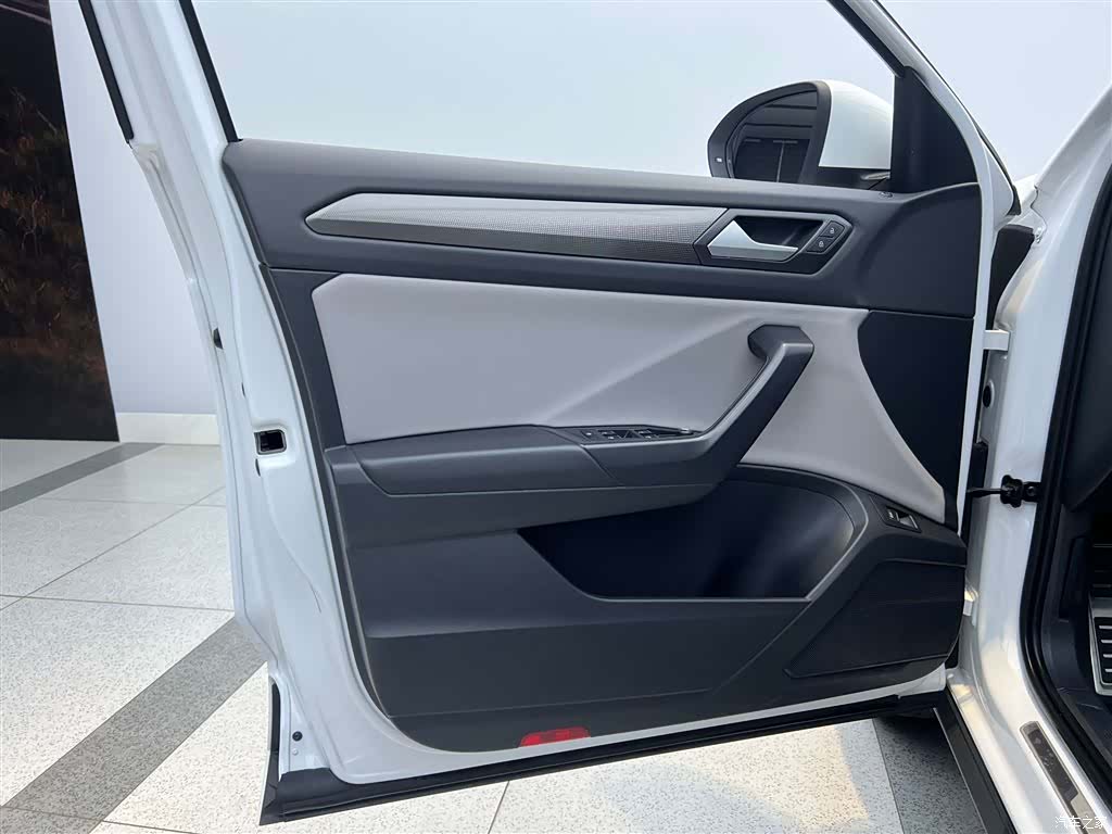 Volkswagen T-ROC, 2025 15