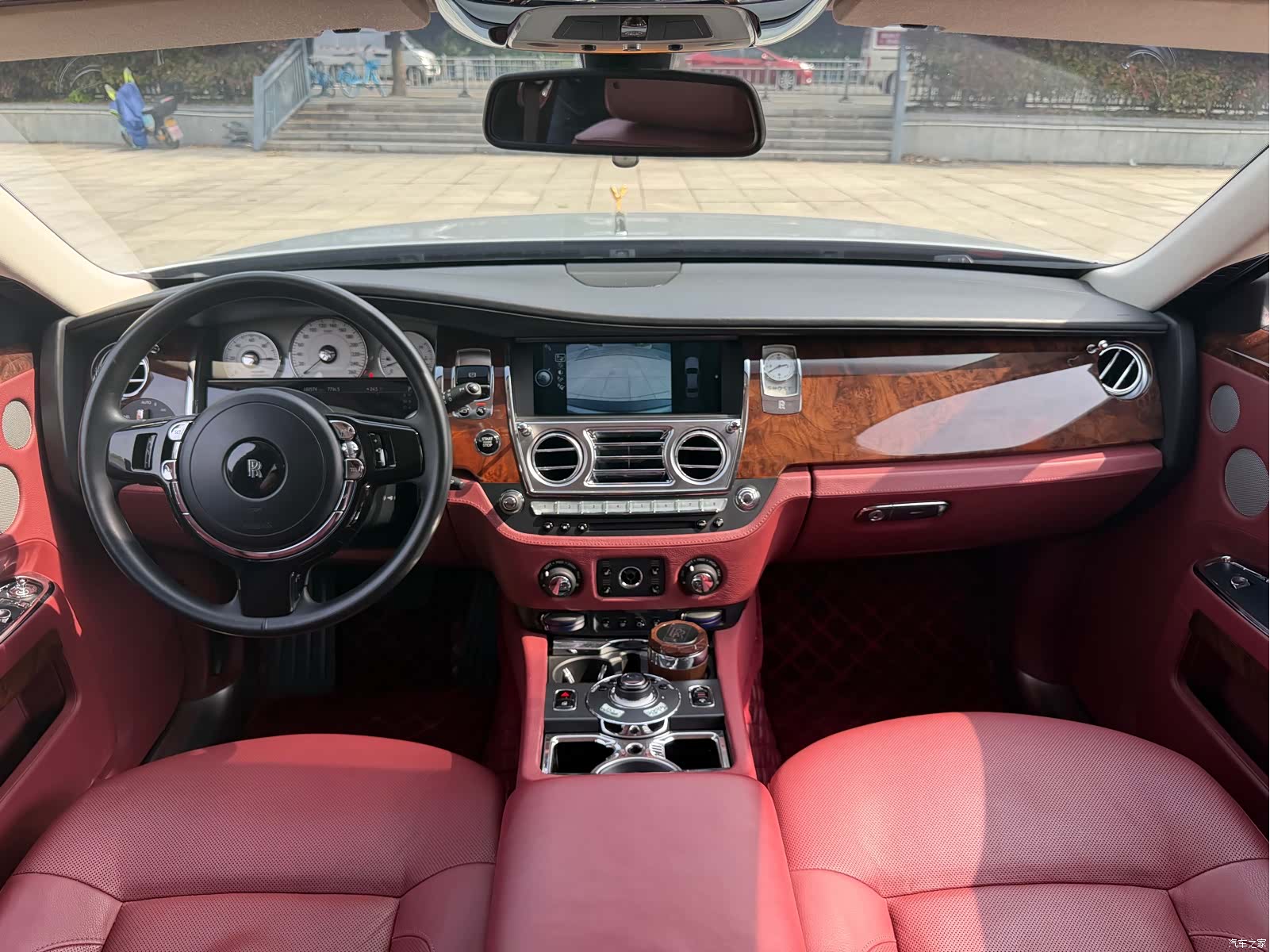 Rolls-Royce Ghost, 2013 все фото