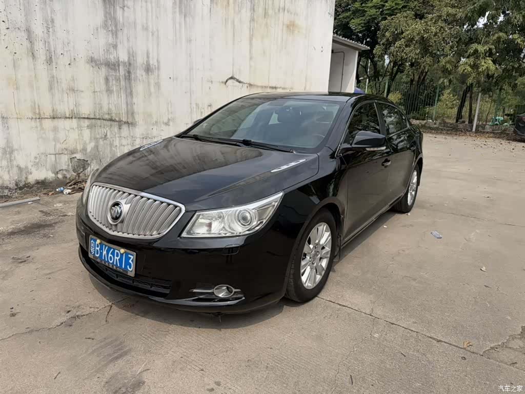 Buick LaCrosse, 2011 1