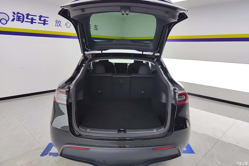 Tesla Model Y, 2021 4