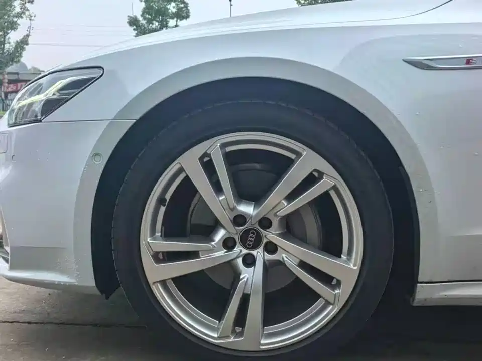 Audi A7L