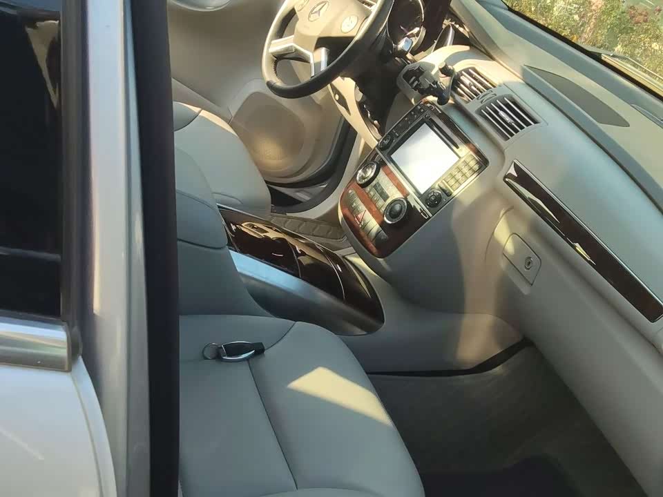 Mercedes-Benz R-class