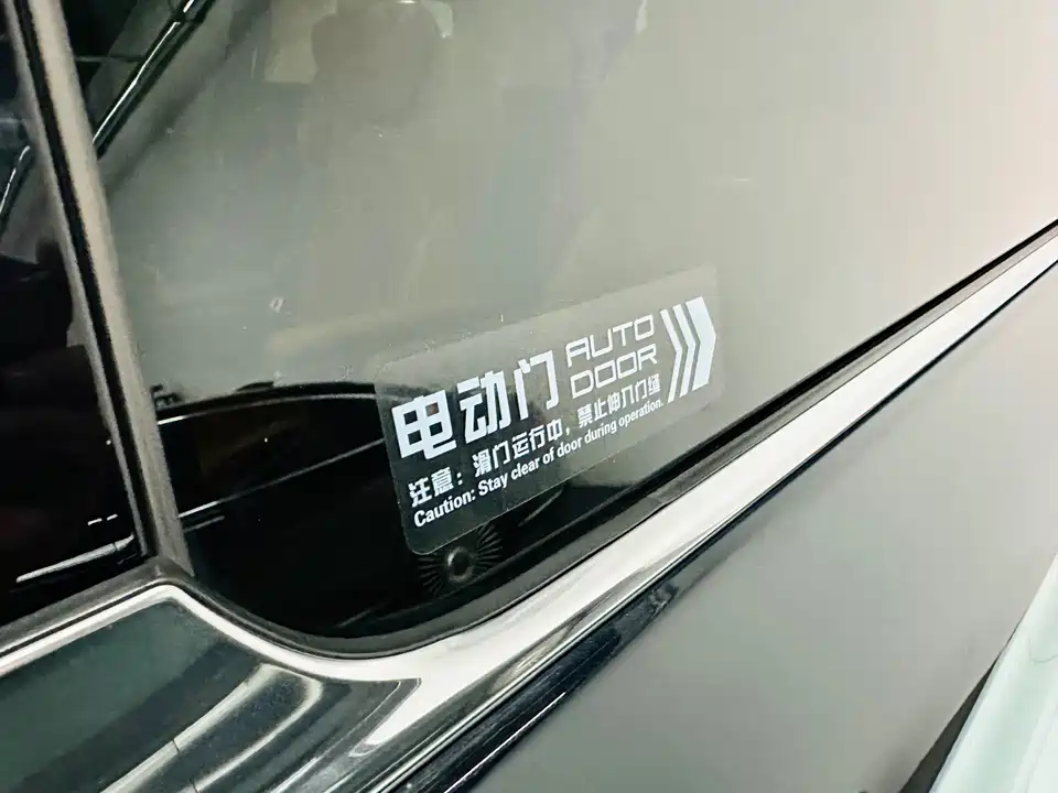 Hongqi HQ9