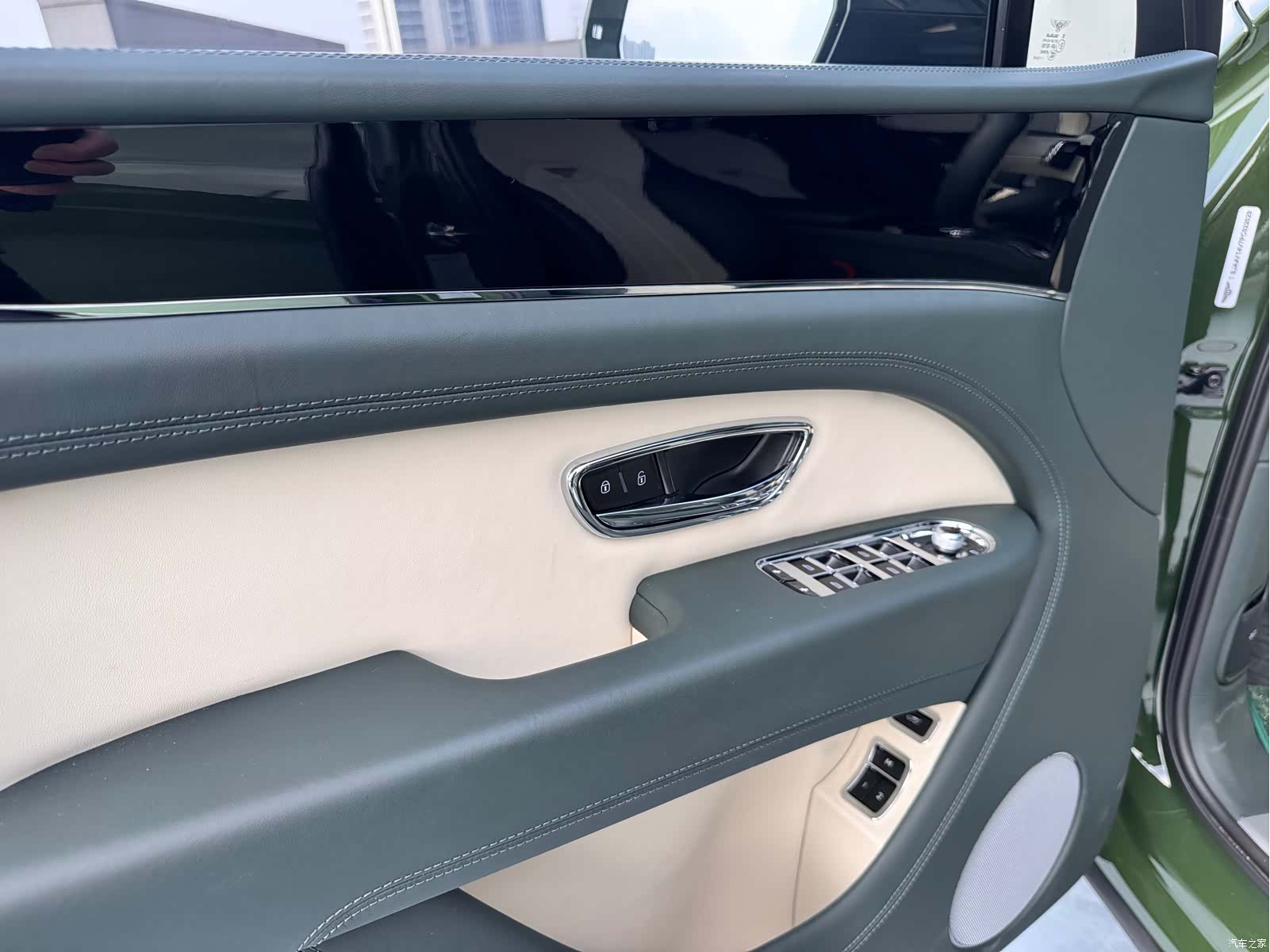 Bentley Bentayga, 2024 15