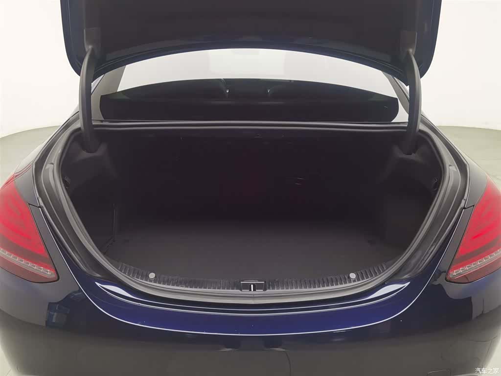 Mercedes-Benz C-Class, 2019 16