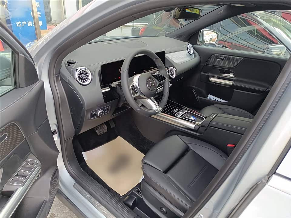Mercedes-Benz GLA Mercedes-Benz GLA