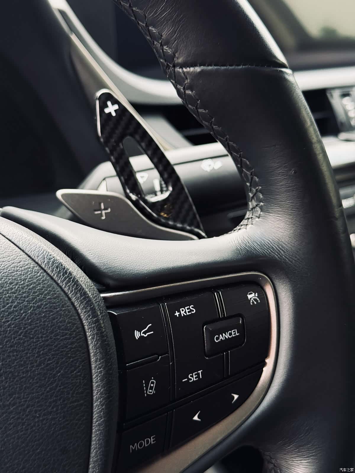 Lexus ES, 2019 17