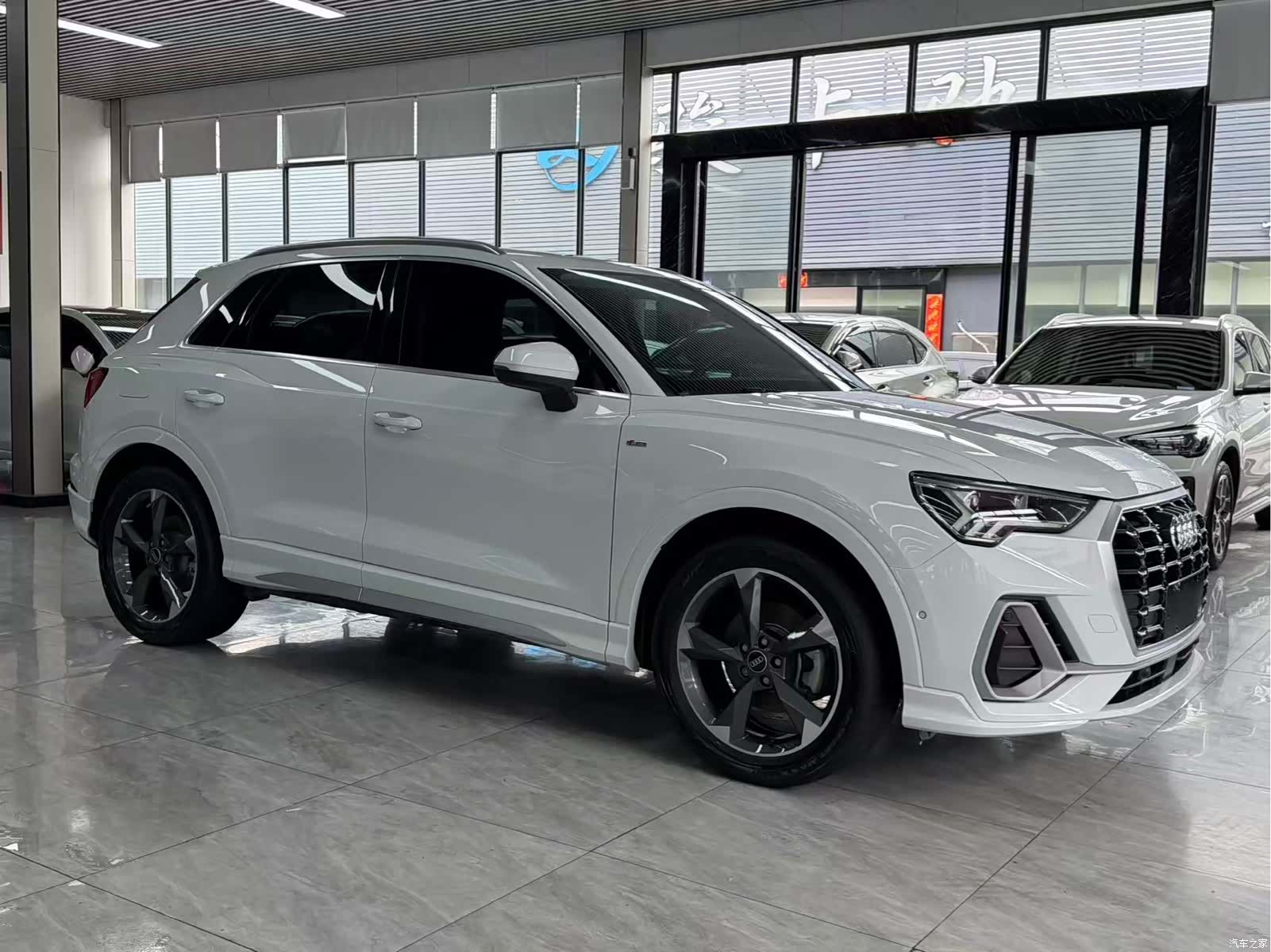 Audi Q3, 2022 4