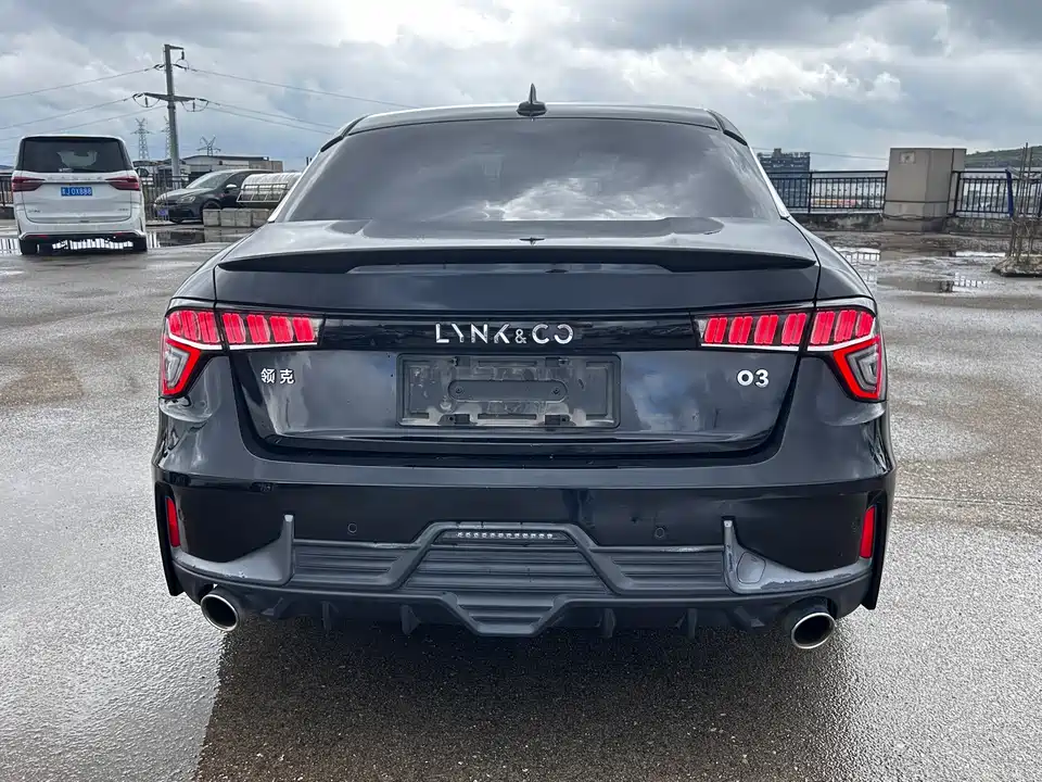 Lynk & Co 03