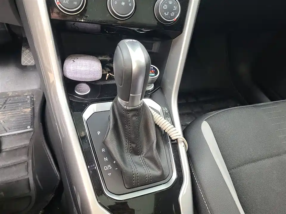 Volkswagen T-ROC exploring Songs