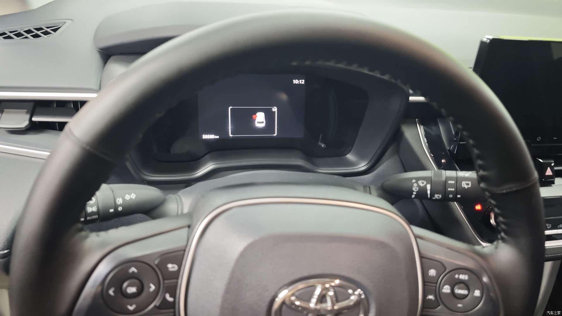 Toyota Frontlander, 2023 11