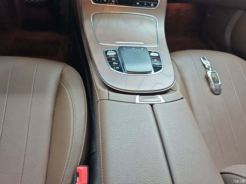Mercedes-Benz E-Class, 2023 14