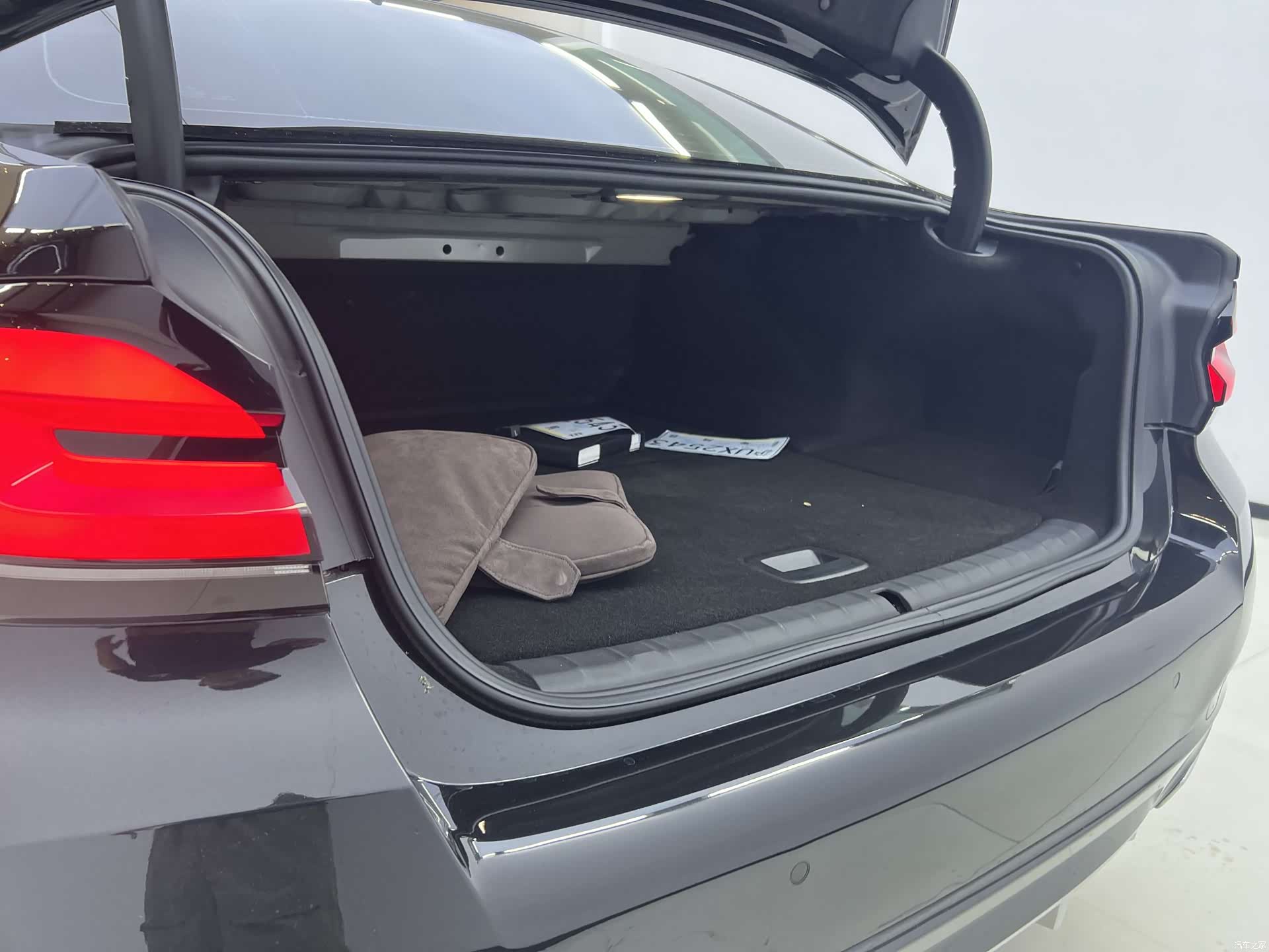 BMW 5 Series, 2021 23