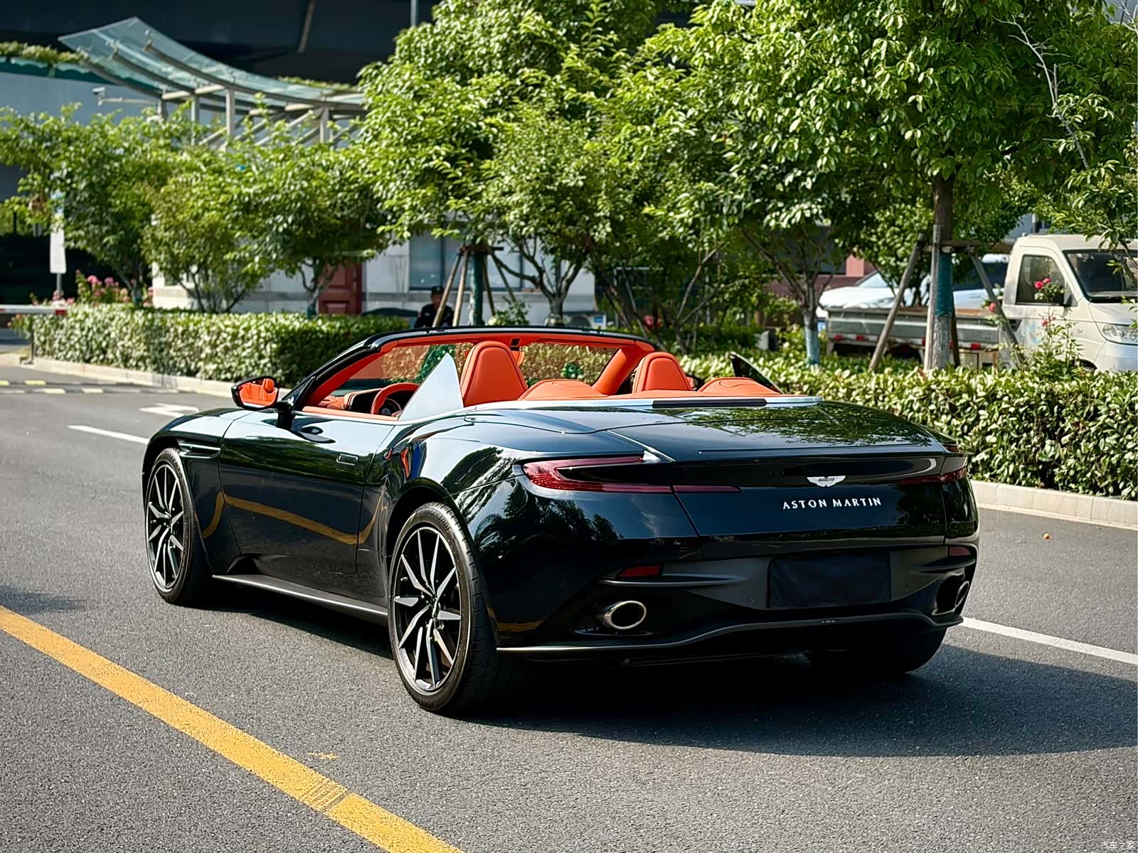 Aston Martin DB11, 2023 7