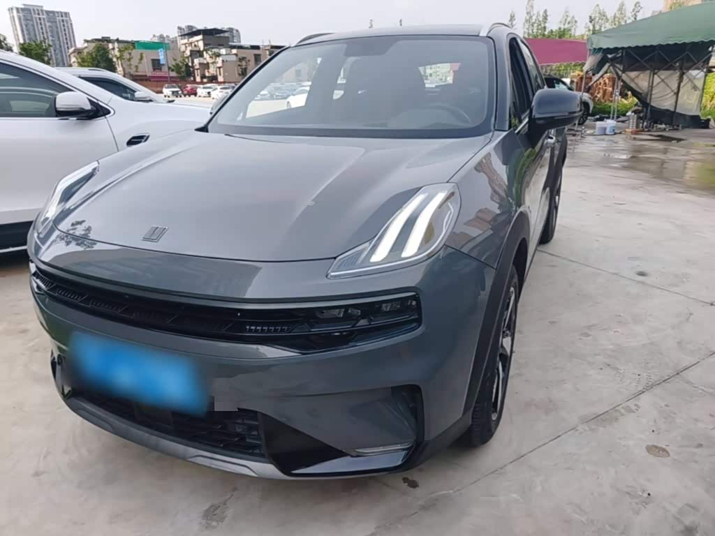 Lynk & Co 06
