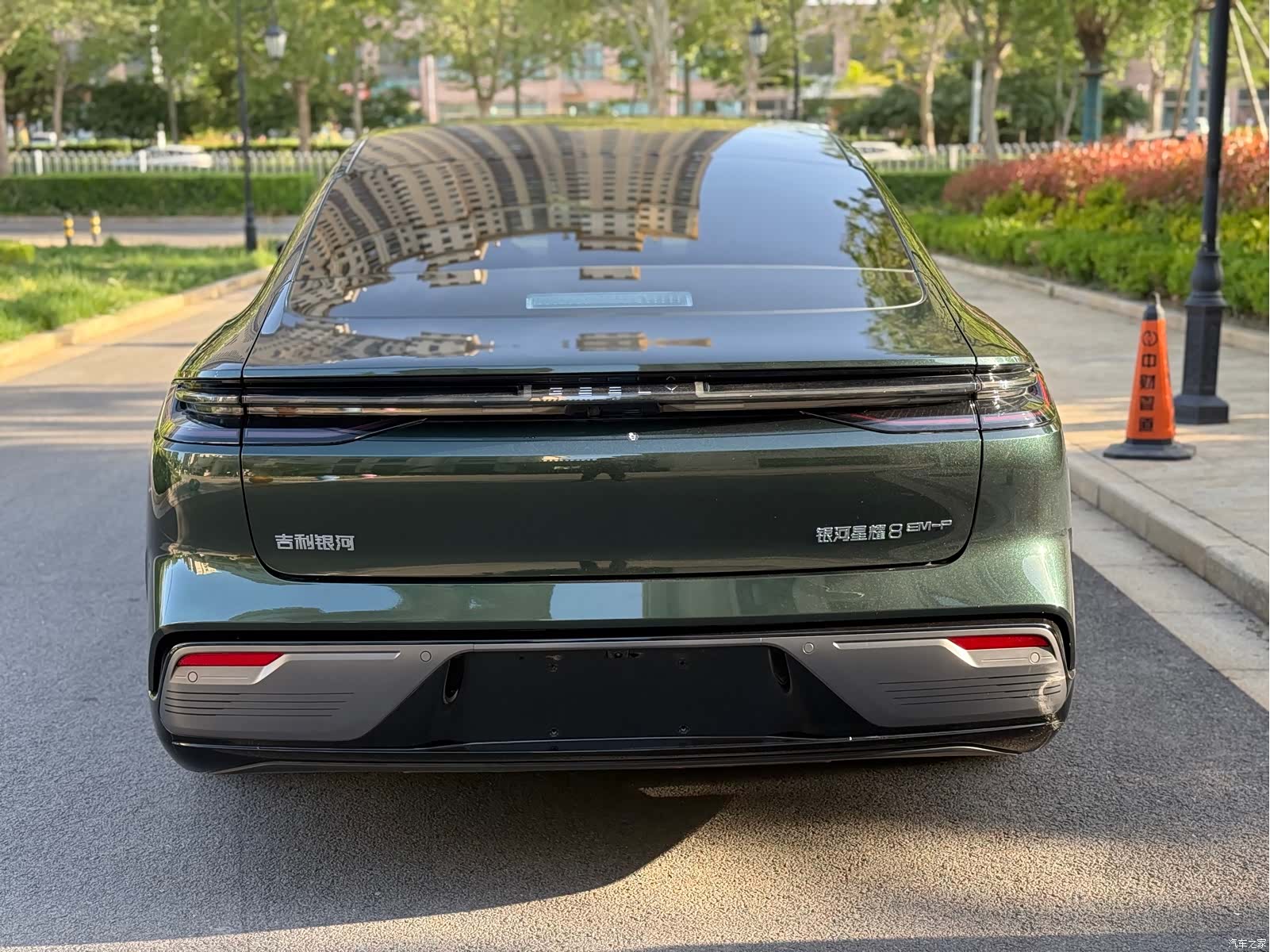 Geely 8, 2025 11