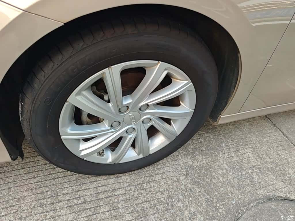 Geely Binray, 2020 23