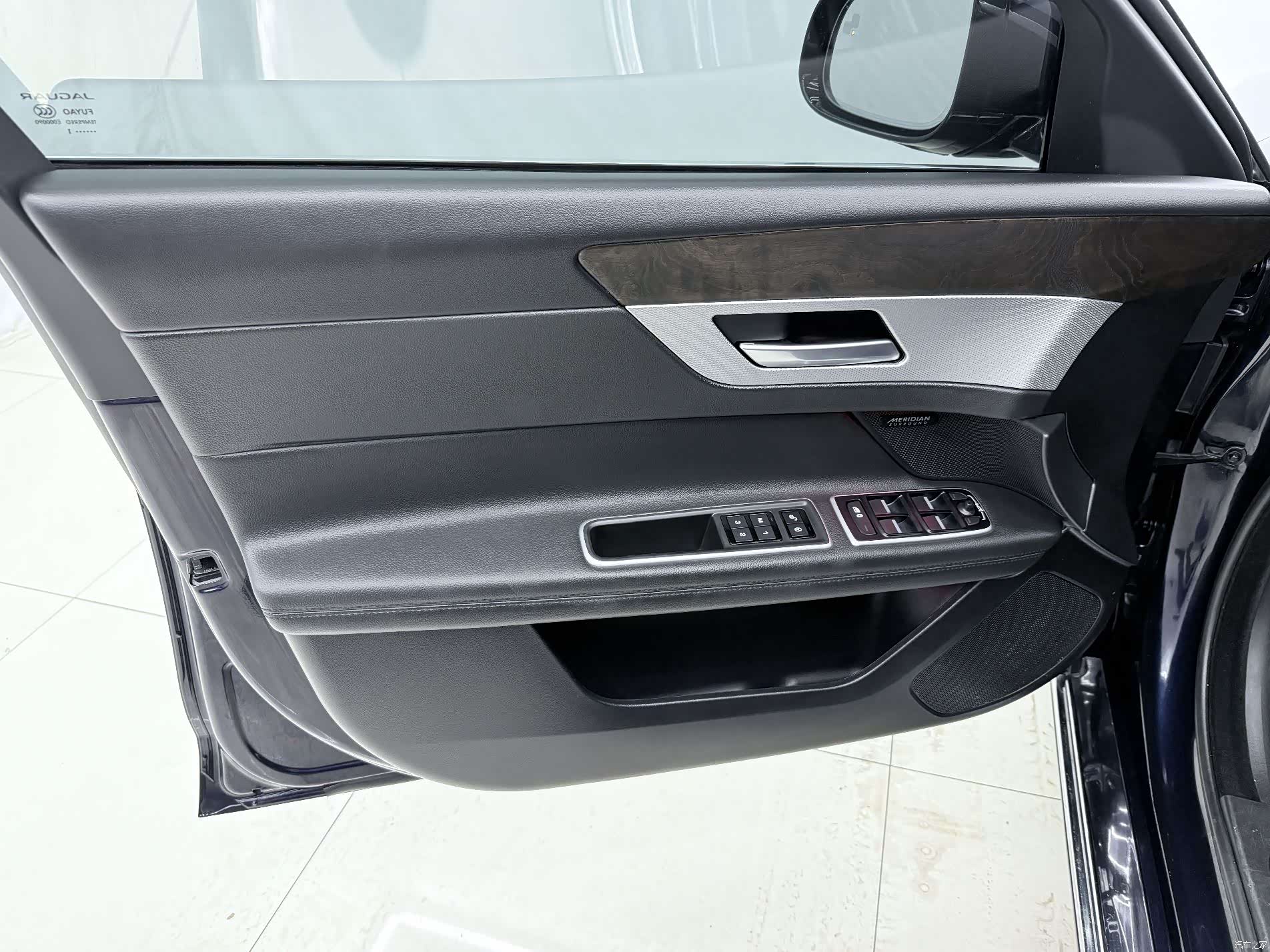 Land Rover P250, 2021 8