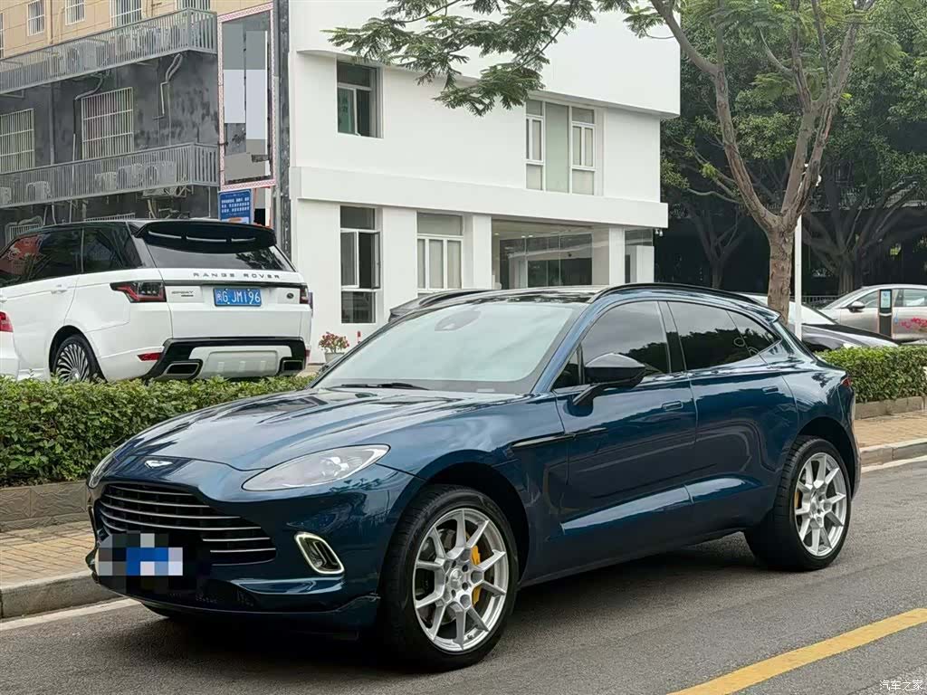 Aston Martin DBX