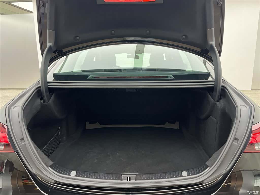 Mercedes-Benz E-Class, 2023 6