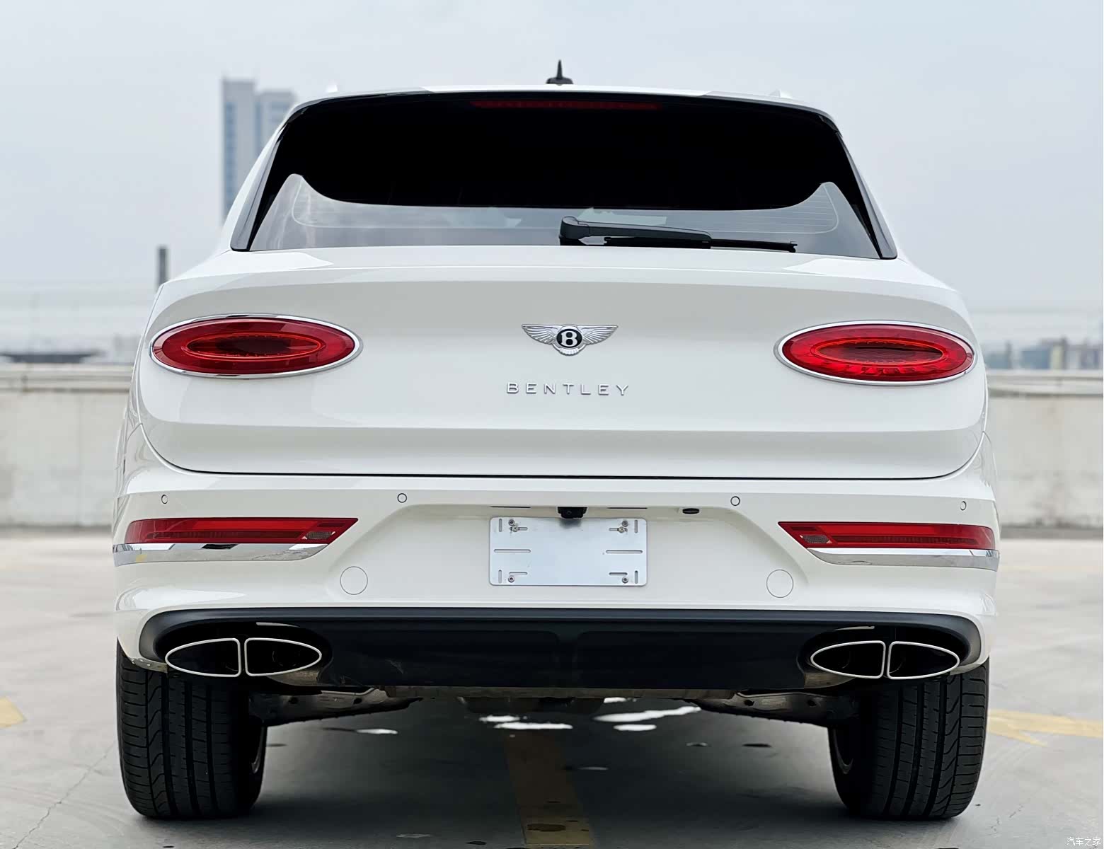 Bentley Bentayga, 2026 13