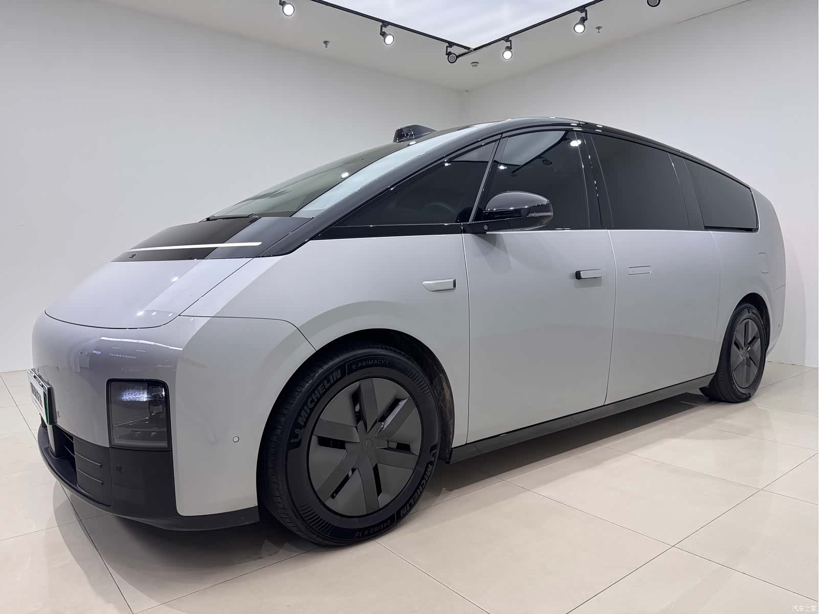 Li Auto MEGA, 2024 1