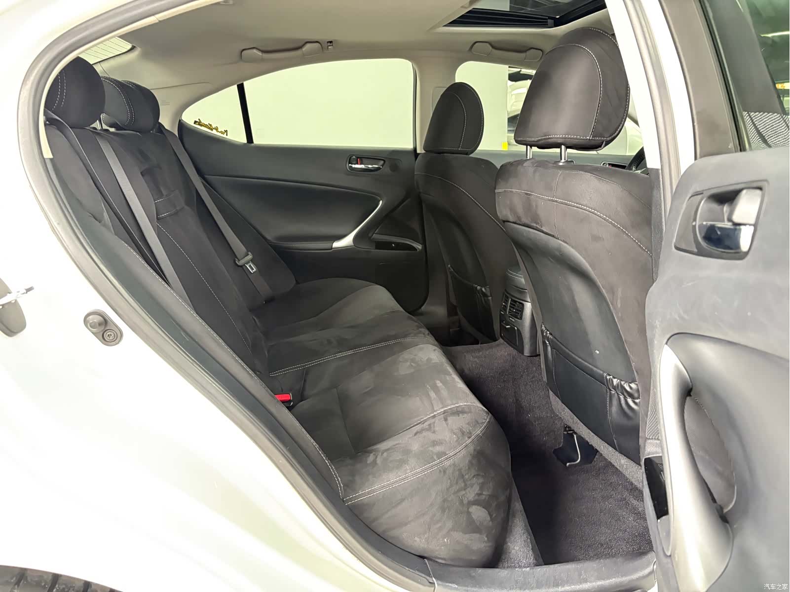 Lexus IS, 2011 10