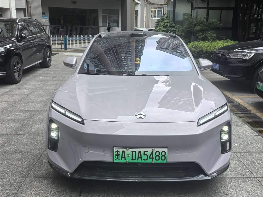 NIO ET5