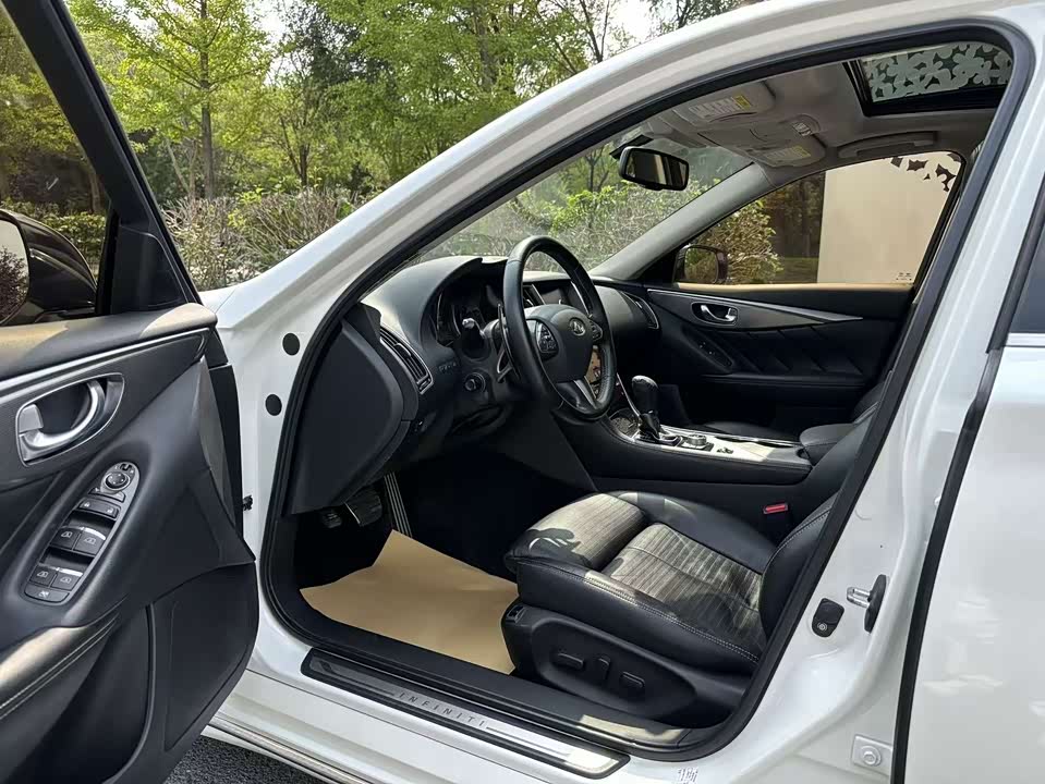 Infiniti Q50L