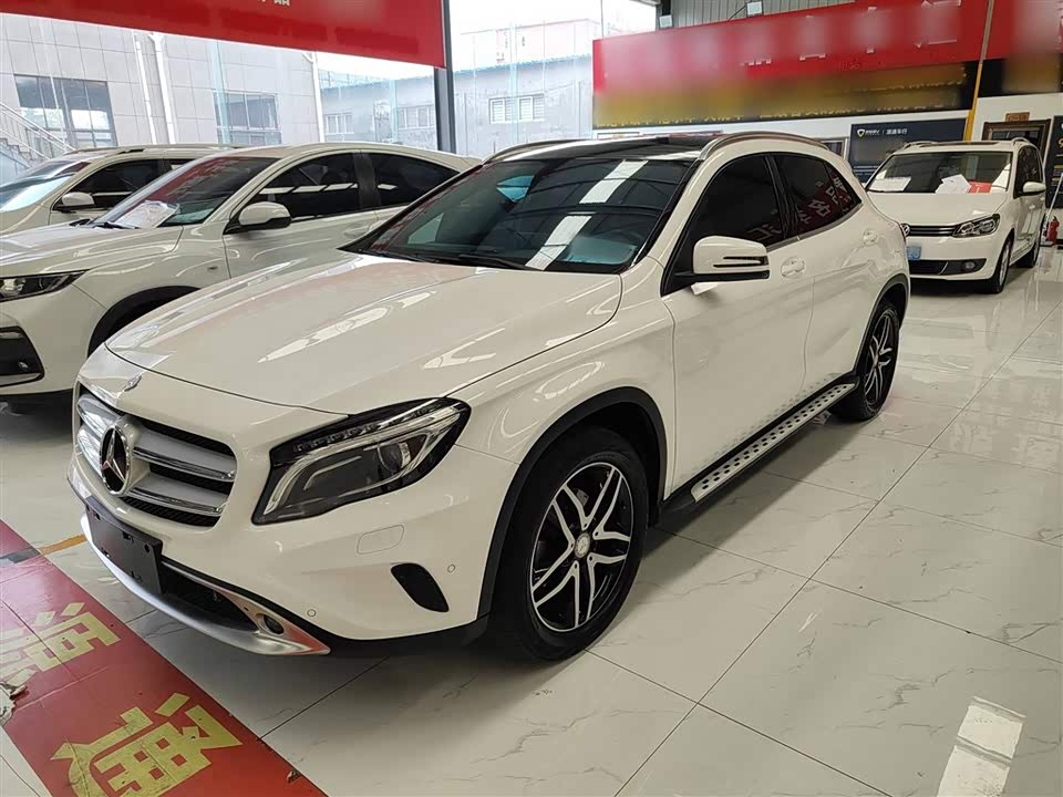 Mercedes-Benz GLA Mercedes-Benz GLA