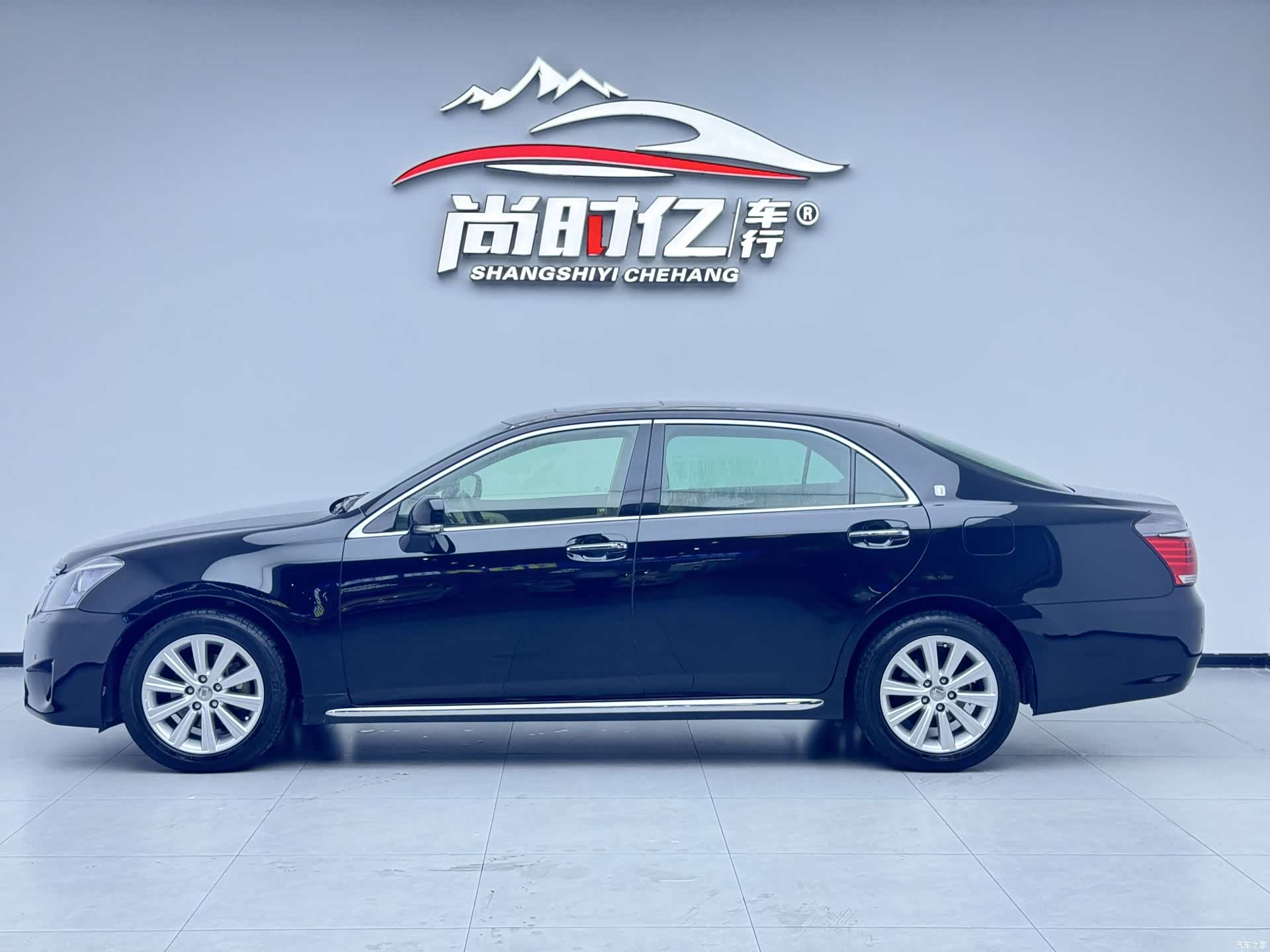 Toyota Crown, 2012 все фото