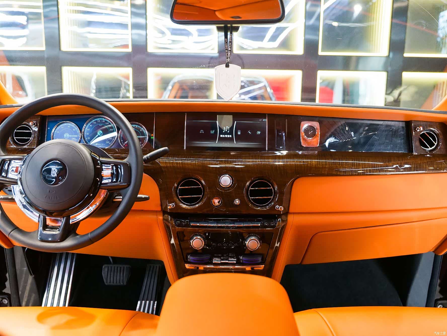Rolls-Royce Phantom, 2014 14