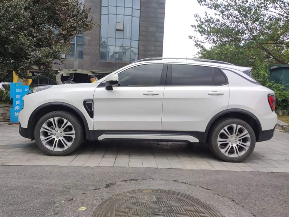 Lynk & Co 01