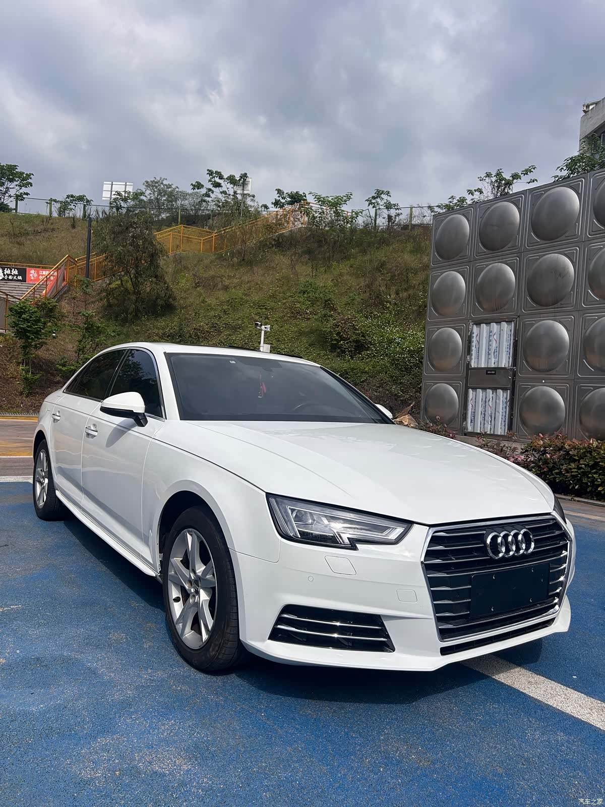 Audi A4L, 2018 1