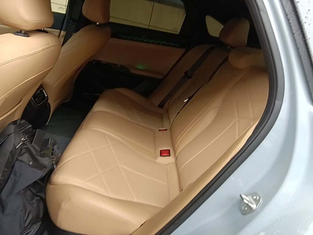 Geely Galaxy L6, 2024 17