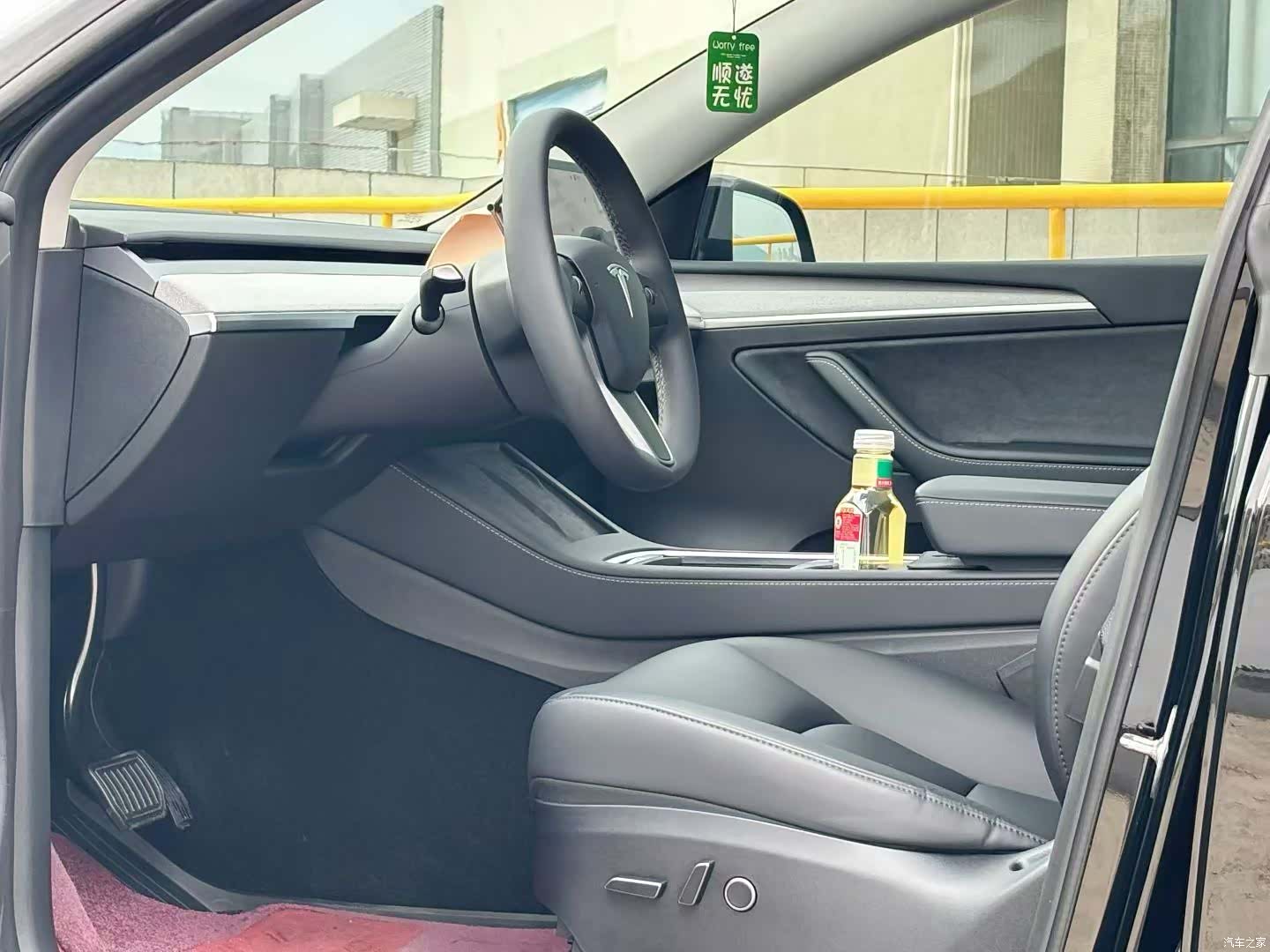 Tesla Model Y, 2023 4